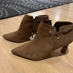 Suede brown heeled booties